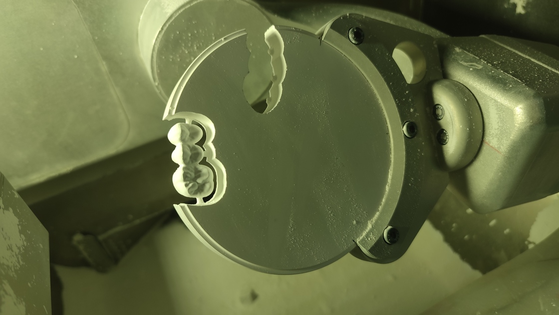 کارخانه کمترین قیمت CAD CAM 5 محور دستگاه فرز دندانپزشکی خشک فرز صندلی برای زیرکونیا، PMMA، WAX