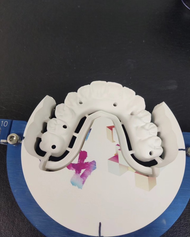 بلوک زیرکونیای دندانی Yucera 4D Pro 95mm ابعاد دقیق مناسب برای انواع راه حل های ترمیم دندان